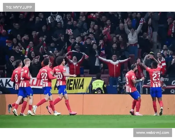 巴黎FCvs马赛：伊科内头球破门瞬间，主场球迷沸腾助阵